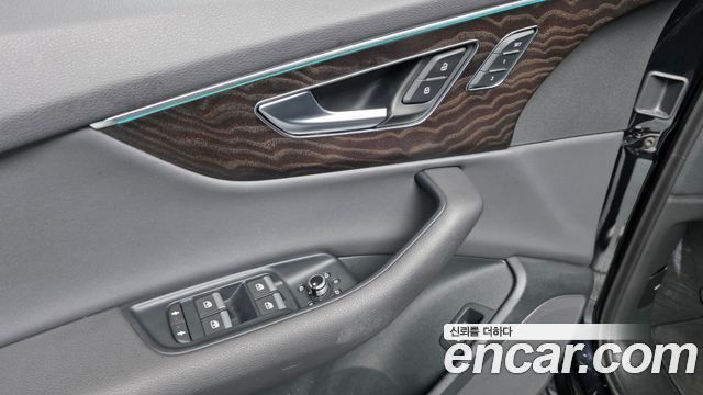 Audi Q7 2021 — photo 27