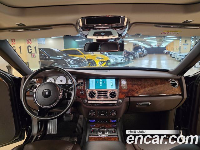 Rolls-Royce Ghost 2017 — photo 10