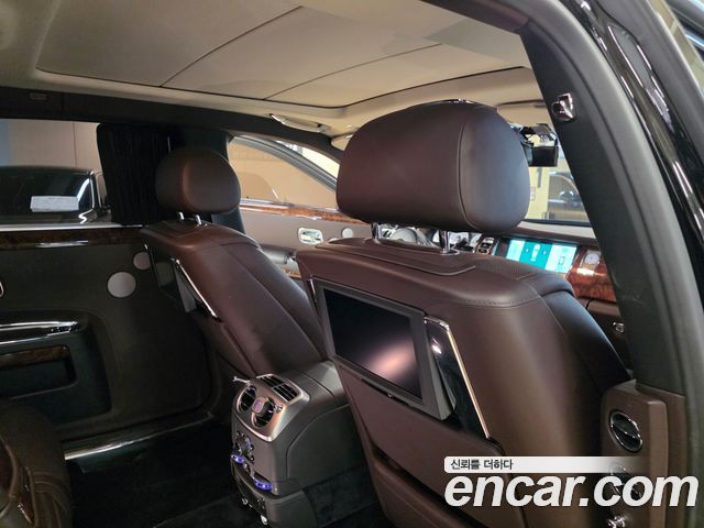 Rolls-Royce Ghost 2017 — photo 11