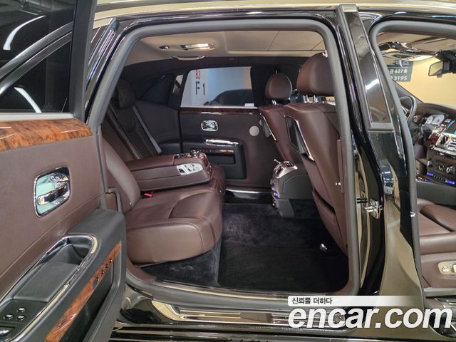 Rolls-Royce Ghost 2017 — photo 13