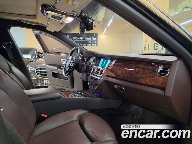 Rolls-Royce Ghost 2017 — photo 14