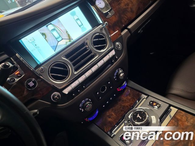 Rolls-Royce Ghost 2017 — photo 16