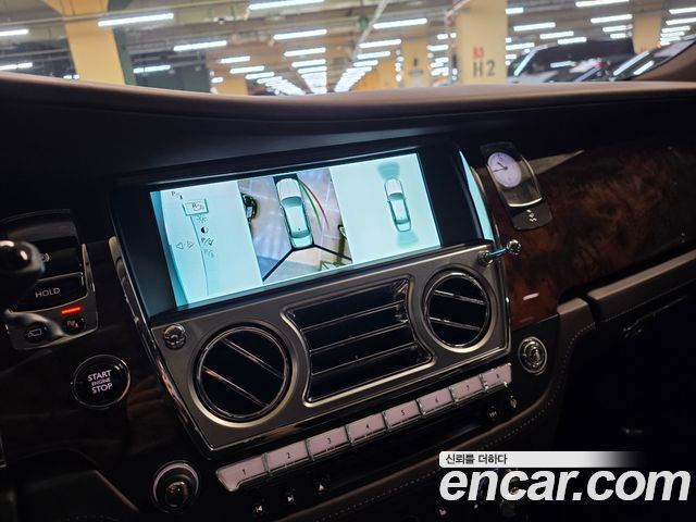 Rolls-Royce Ghost 2017 — photo 17