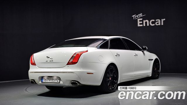 Jaguar XJ 2011 — photo 2