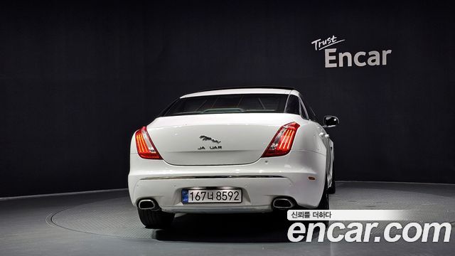Jaguar XJ 2011 — photo 4