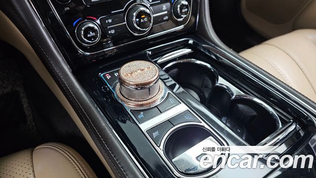 Jaguar XJ 2011 — photo 9