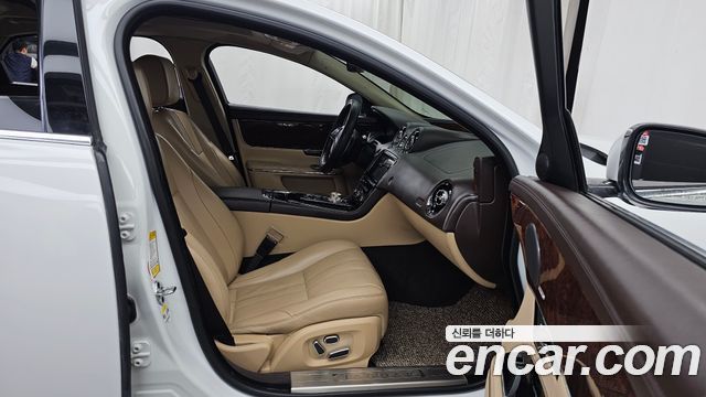 Jaguar XJ 2011 — photo 11