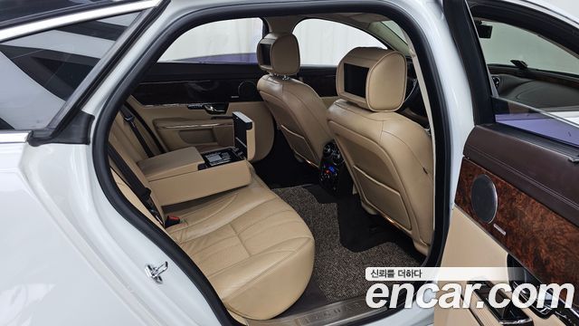 Jaguar XJ 2011 — photo 12