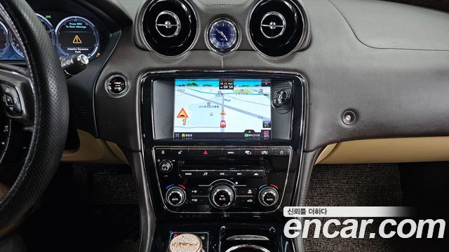 Jaguar XJ 2011 — photo 14