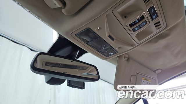 Jaguar XJ 2011 — photo 17