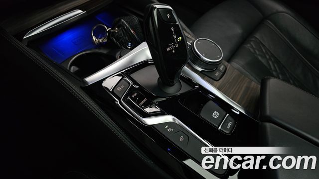 BMW 5-Series 2018 — photo 12