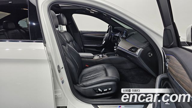 BMW 5-Series 2018 — photo 17