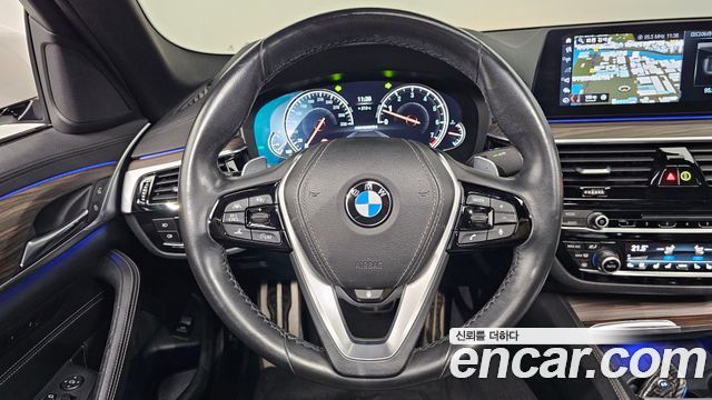 BMW 5-Series 2018 — photo 19