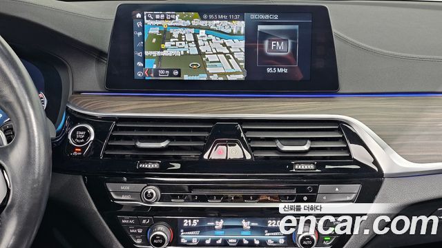 BMW 5-Series 2018 — photo 20