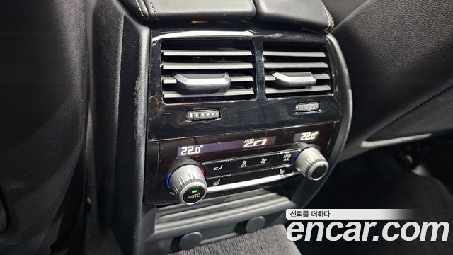 BMW 5-Series 2018 — photo 23