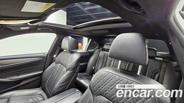 BMW 5-Series 2018 — photo 24