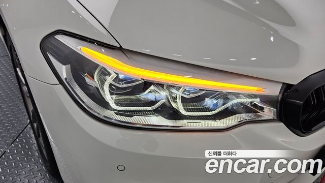 BMW 5-Series 2018 — photo 8