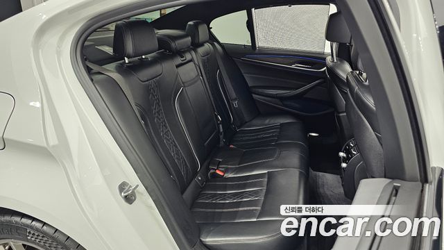 BMW 5-Series 2018 — photo 16