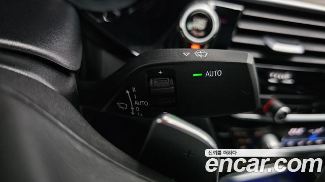 BMW 5-Series 2018 — photo 29