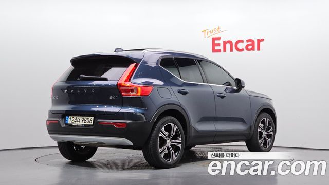 Volvo XC40 2022 — photo 2