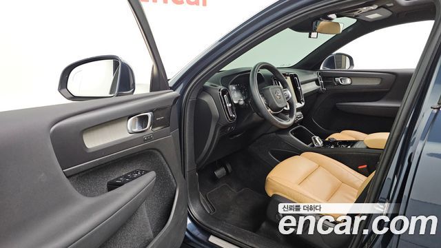 Volvo XC40 2022 — photo 13