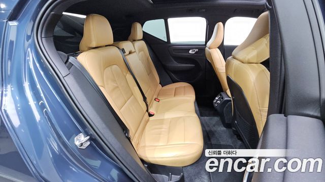 Volvo XC40 2022 — photo 17