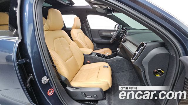 Volvo XC40 2022 — photo 18