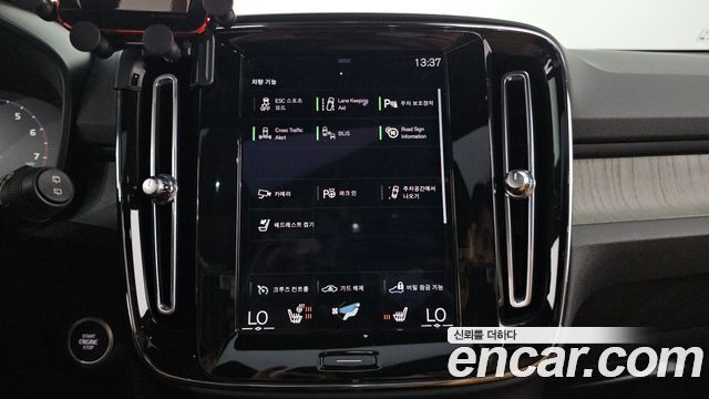 Volvo XC40 2022 — photo 22