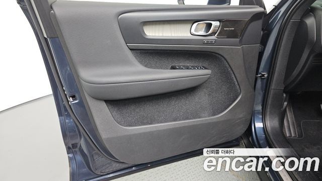 Volvo XC40 2022 — photo 14