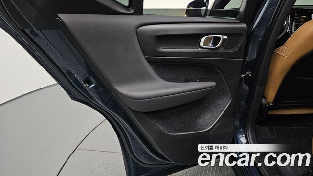 Volvo XC40 2022 — photo 15
