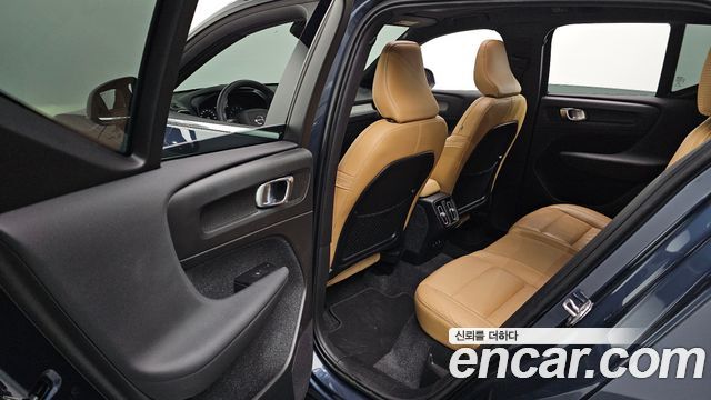 Volvo XC40 2022 — photo 16