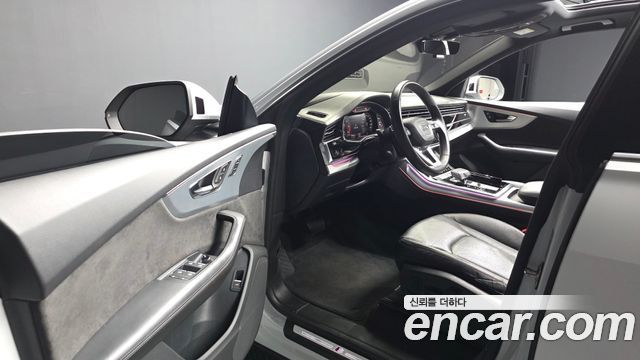 Audi Q8 2021 — photo 10