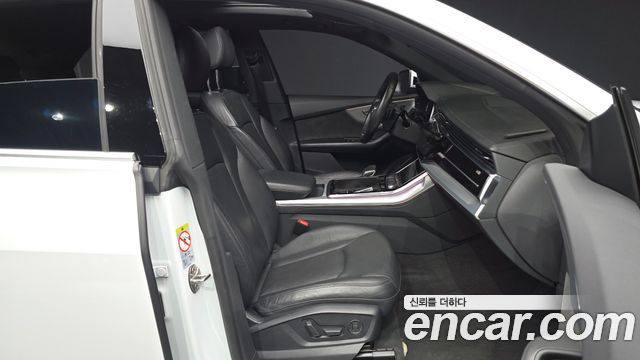 Audi Q8 2021 — photo 11