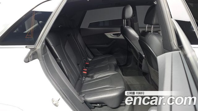 Audi Q8 2021 — photo 12