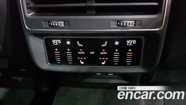 Audi Q8 2021 — photo 19