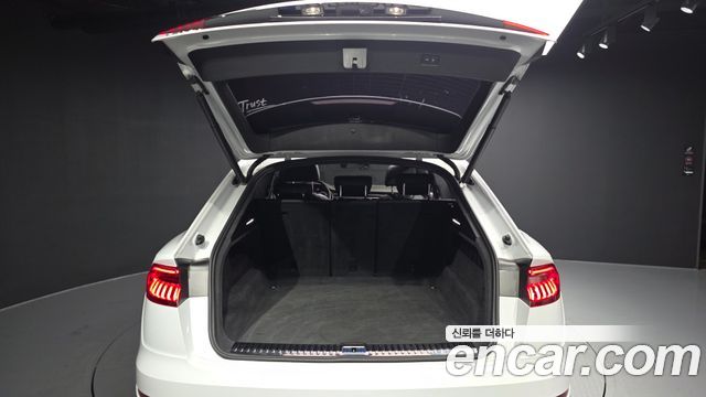 Audi Q8 2021 — photo 20