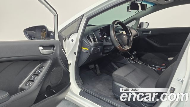 Kia K3 2017 — photo 13