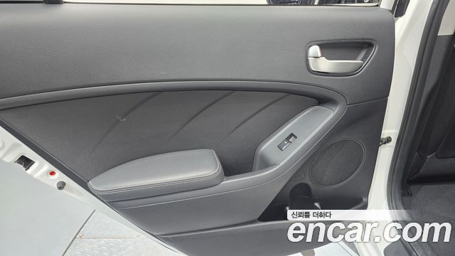 Kia K3 2017 — photo 15