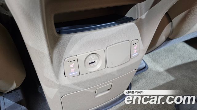 Kia Canival 2020 — photo 18