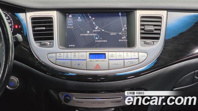Hyundai Genesis 2012 — photo 16