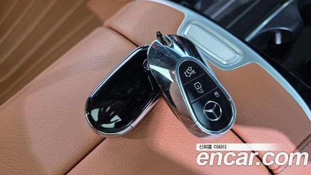 Mercedes-Benz S-Class 2022 — photo 22
