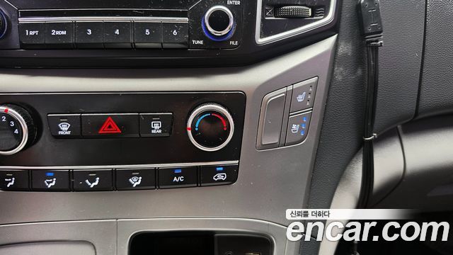 Hyundai Starex 2019 — photo 28