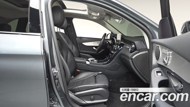 Mercedes-Benz GLC-Class 2019 — photo 16