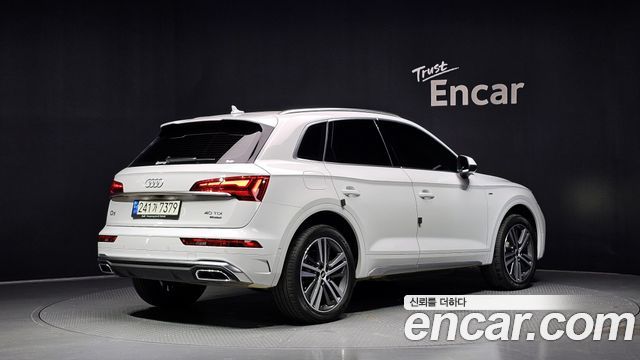 Audi Q5 2022 — photo 2