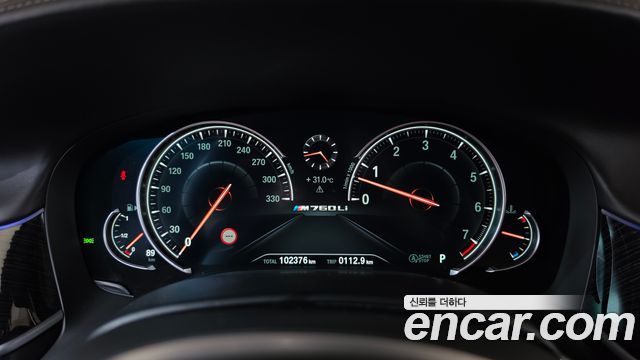 BMW 7-Series 2017 — photo 11
