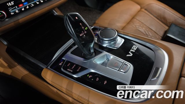 BMW 7-Series 2017 — photo 12