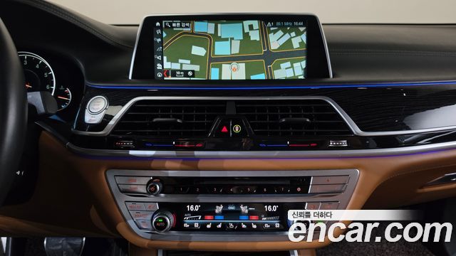 BMW 7-Series 2017 — photo 19