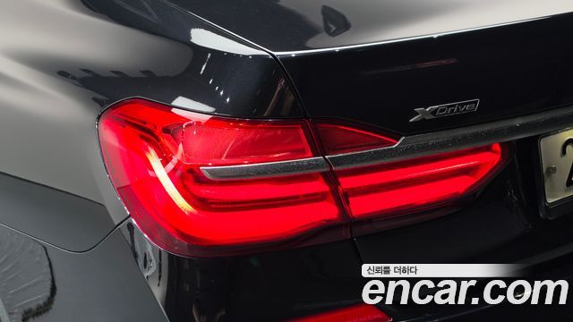 BMW 7-Series 2017 — photo 9