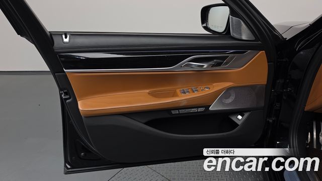 BMW 7-Series 2017 — photo 14
