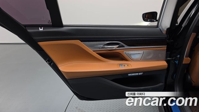 BMW 7-Series 2017 — photo 15